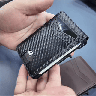 Goviora® Minimalist Wallet - Maximum Capacity. Minimal Footprint.