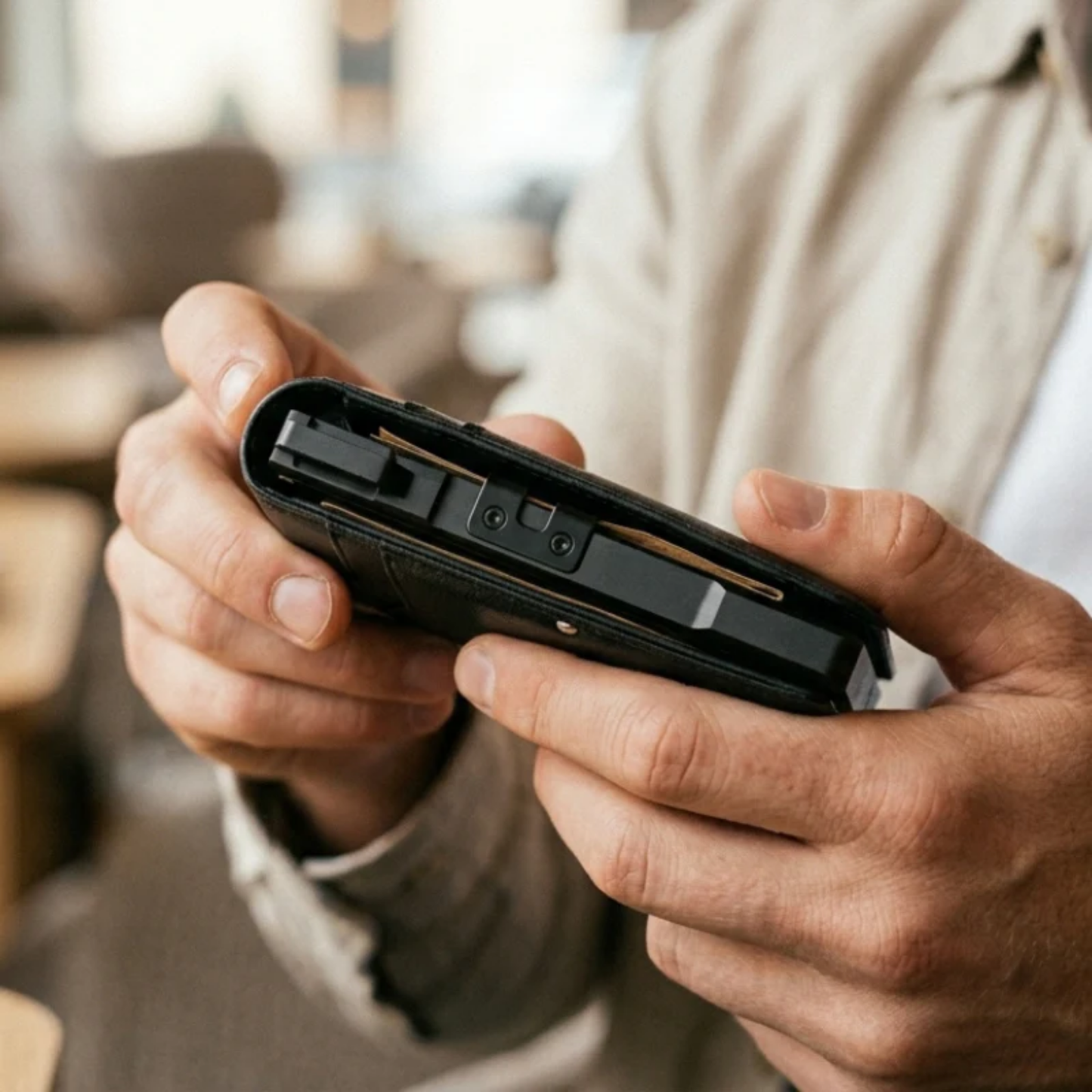 Goviora® Minimalist Wallet - Maximum Capacity. Minimal Footprint.